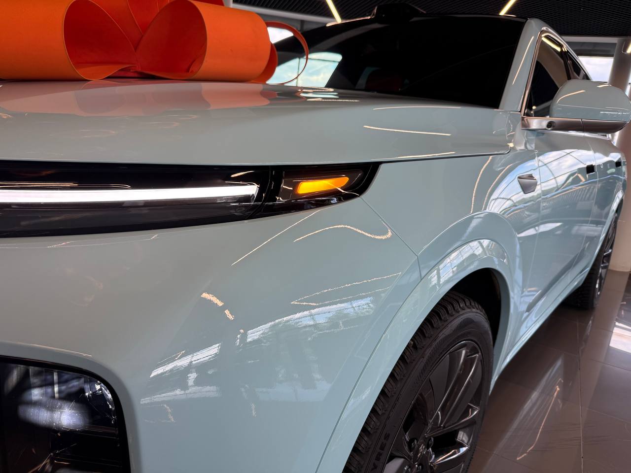 Оклейка Li L6 в Glacier Blue: демонтаж старой пленки и полная смена цвета